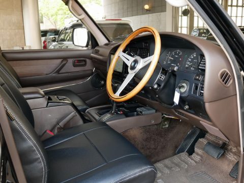 TOYOTA　LANDCRUISER　８０　オールペン済み　角目４灯　ナルディー　ハンドル　ステアリング　